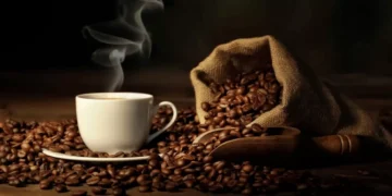 لصحة أفضل وعمر أطول.. متى يجب أن تشرب القهوة؟ دراسة تجيب