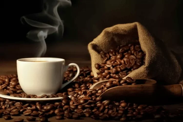 لصحة أفضل وعمر أطول.. متى يجب أن تشرب القهوة؟ دراسة تجيب