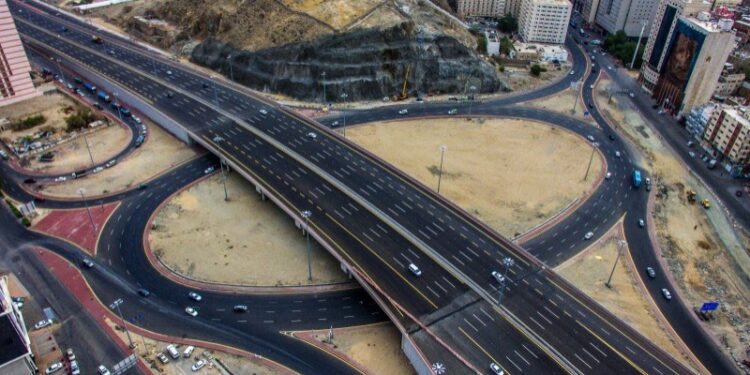 عبور أكثر من 3.7 ملايين مركبة على الطرق المؤدية لمكة المكرمة خلال أول 10 أيام من رمضان