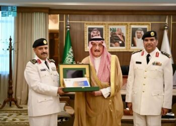 أمير جازان يتسلم التقرير السنوي لقيادة حرس الحدود بالمنطقة للعام 2024
