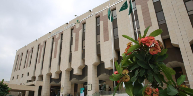 تدخل عاجل ينقذ حياة معتمر بمستشفى النور التخصصي تعرض لجلطة قلبية