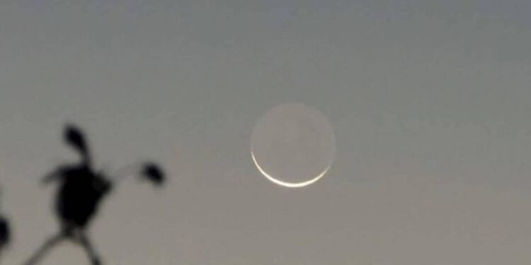 الجمعية الفلكية بجدة ترصد هلال العيد بسماء المملكة