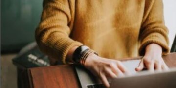 3 أيام فى الأسبوع.. فنزويلا تخفض أوقات العمل للموظفين لهذا السبب