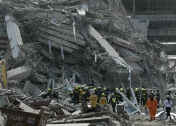 انهيار ناطحة سحاب من 30 طابقا في بانكوك إثر زلزال قوي