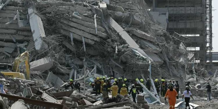 انهيار ناطحة سحاب من 30 طابقا في بانكوك إثر زلزال قوي