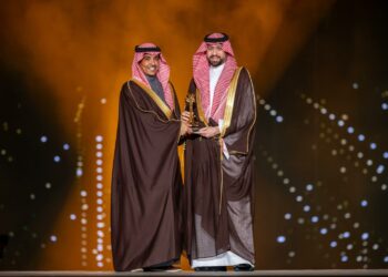 وزير الإعلام يكرّم “موسم الرياض” بجائزة التميز الإعلامي في الترفيه