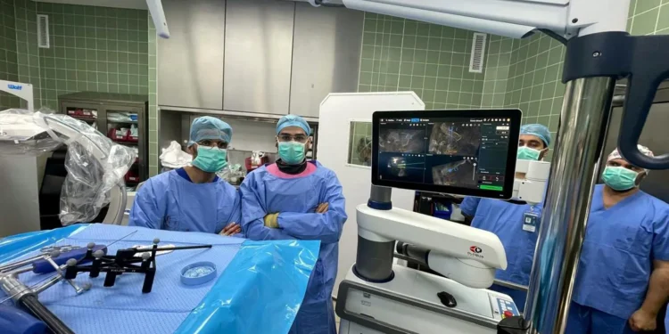 بنجاح.. إجراء عملية كسر في العمود الفقري والحوض باستخدام تقنية الروبوت بمستشفى الملك فهد الجامعي