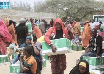 مركز الملك سلمان للإغاثة يوزّع 600 حقيبة ملابس في مدينة هرجيسا