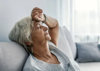 باحثون يطورون تطبيقًا ذكيًا لتخفيف الإرهاق المزمن لدى مرضى السرطان