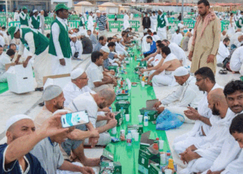 توزيع 10 مليون وجبة إفطار في الحرمين الشريفين بالنصف الأول من رمضان