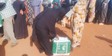 مركز الملك سلمان للإغاثة يعلن توزيع 600 سلة غذائية في محلية كوستي بولاية النيل الأبيض بالسودان