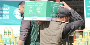 مركز الملك سلمان للإغاثة يوزّع 660 سلة غذائية في إقليم الخروب ومنطقة عرمون بلبنان