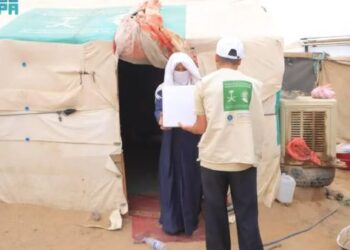 توزيع 2.280 كرتون تمر من مركز الملك سلمان للإغاثة بمحافظة حضرموت