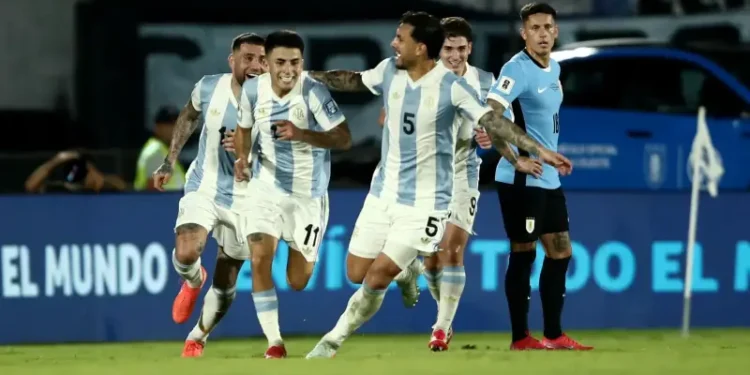 بعد الفوز على الأوروجواي.. المنتخب الأرجنتيني يقترب من التأهل لكأس العالم 2026