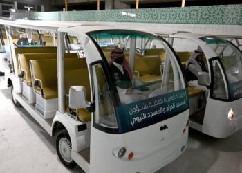 تعليق الحجوزات اليدوية.. عربات الجولف في المسجد الحرام تتحول للحجز الإلكتروني