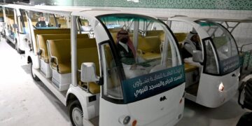 تعليق الحجوزات اليدوية.. عربات الجولف في المسجد الحرام تتحول للحجز الإلكتروني