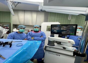 نجاح جراحة روبوتية للعمود الفقري والحوض بـ«فهد الجامعي»
