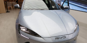 BYD تتحدى الشركات العالمية بتقنيات جديدة مذهلة في صناعة السيارات الكهربائية