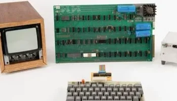 بيع كمبيوتر Apple-1 النادر في مزاد تاريخي مقابل 375 ألف دولار