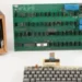 بيع كمبيوتر Apple-1 النادر في مزاد تاريخي مقابل 375 ألف دولار
