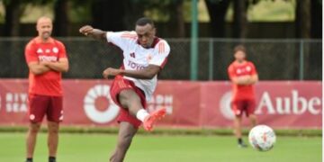 سعود عبدالحميد خارج قائمة المنتخب السعودي أمام اليابان.. اعرف السبب