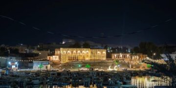 الفوانيس تزيّن الشريط الساحلي والميادين بمحافظة ضباء