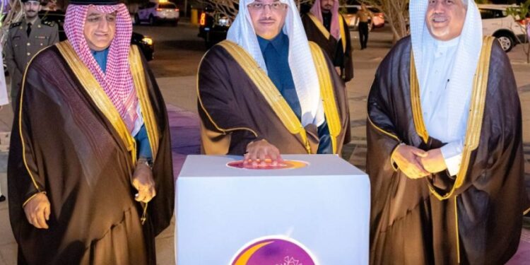 محافظ الأحساء يُدشِّن النسخة الثانية من مهرجان “ليالي كفو الرمضانية”