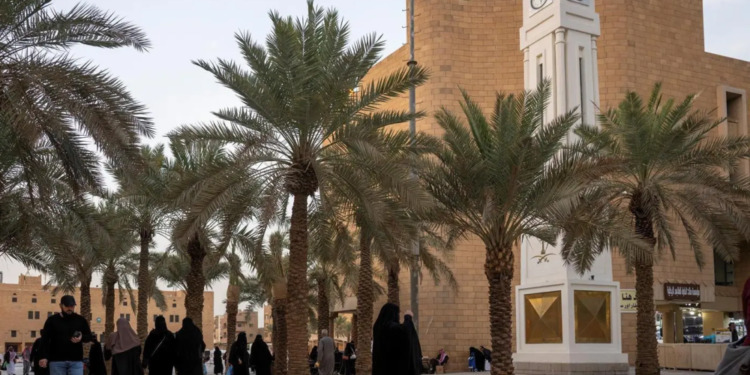 “أسواق الرياض الشعبية.. مزيج من التراث والتقاليد في رمضان”