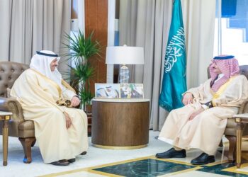 أمير المنطقة الشرقية يستقبل سفير المملكة لدى مملكة البحرين الشقيقة