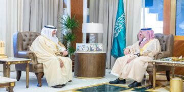 أمير المنطقة الشرقية يستقبل سفير المملكة لدى مملكة البحرين الشقيقة