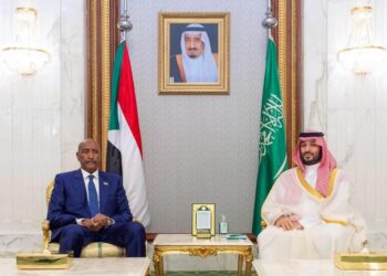 سمو ولي العهد يستقبل رئيس مجلس السيادة السوداني في قصر الصفا