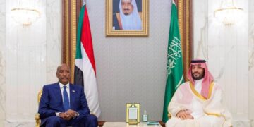 سمو ولي العهد يستقبل رئيس مجلس السيادة السوداني في قصر الصفا