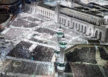 هل تكون ليلة القدر؟.. الحرم المكي يمتلئ بالمصليين ويصل لأقصى طاقته الاستعابية