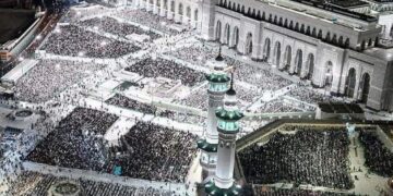 هل تكون ليلة القدر؟.. الحرم المكي يمتلئ بالمصليين ويصل لأقصى طاقته الاستعابية