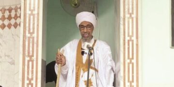 مفتي موريتانيا يثمن ما يقدمه برنامج هدية خادم الحرمين الشريفين لتوزيع التمور وتفطير الصائمين