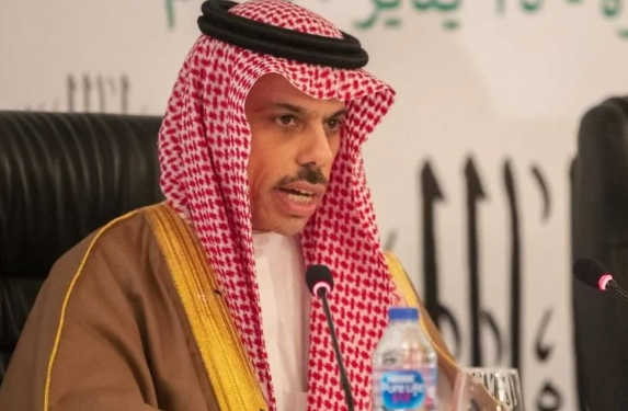 وزير الخارجية يصل القاهرة لترؤس اجتماع اللجنة الوزارية بشأن غزة