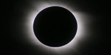 غير مشاهد في المملكة.. خسوف كُلّي للقمر الجمعة المقبل