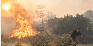 اليونان تفرض حظر شامل على إشعال النيران في الأماكن المفتوحة لمكافحة الحر والجفاف