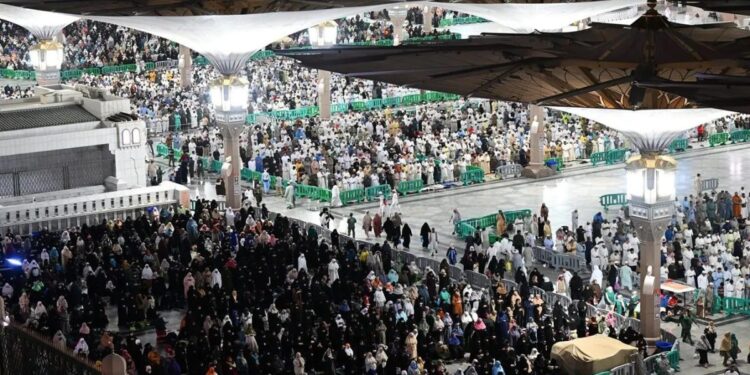 14 مليون مصل في المسجد النبوي بالنصف الأول من رمضان