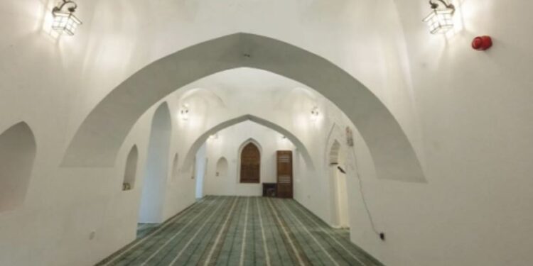 مشروع ولي العهد لتطوير المساجد التاريخية يجدد مسجد العباسة في جازان