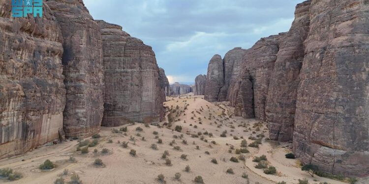 محمية شرعان بمحافظة العُلا .. تكوينات صخرية مذهلة وبيئة جاذبة للحياة الفطرية