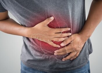 تناول هذه الأطعمة يوميًا يقيك مخاطر الإصابة بسرطان الأمعاء