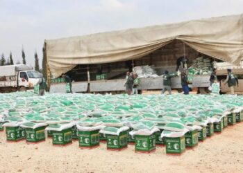 توزيع 1.000 سلة غذائية و1.000 حقيبة صحية من مركز الملك سلمان للإغاثة في بلدة جنديرس بحلب