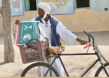 مركز الملك سلمان للإغاثة يوزع 530 سلة غذائية في مركز تهاميم بولاية البحر الأحمر بالسودان