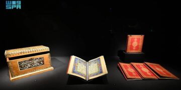 منسوجات مذهّبة تتألق في قسم “المنورة” ببينالي الفنون الإسلامية