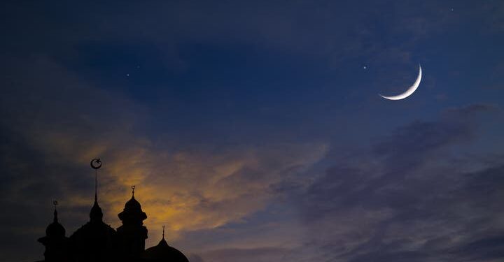 المحكمة العليا تدعو المسلمين لتحري رؤية هلال شوال مساء السبت