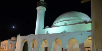 محافظ الأحساء يدشّن مبادرة لصيانة 781 مسجدًا في المحافظة