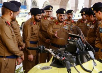 اللواء الفرج يتفقد استعدادات الدفاع المدني بمكة لشهر رمضان 1446هـ