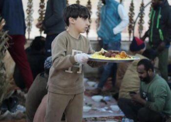 أكثر من 28 ألف وجبة خلال رمضان ضمن مشروع «إفطار الصائم» في العويقيلة