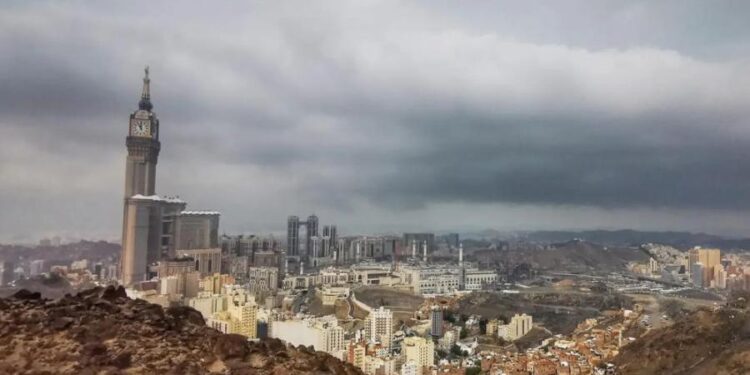 طقس السعودية.. أمطار غزيرة تضرب هذه المناطق حتى الثلاثاء المقبل
